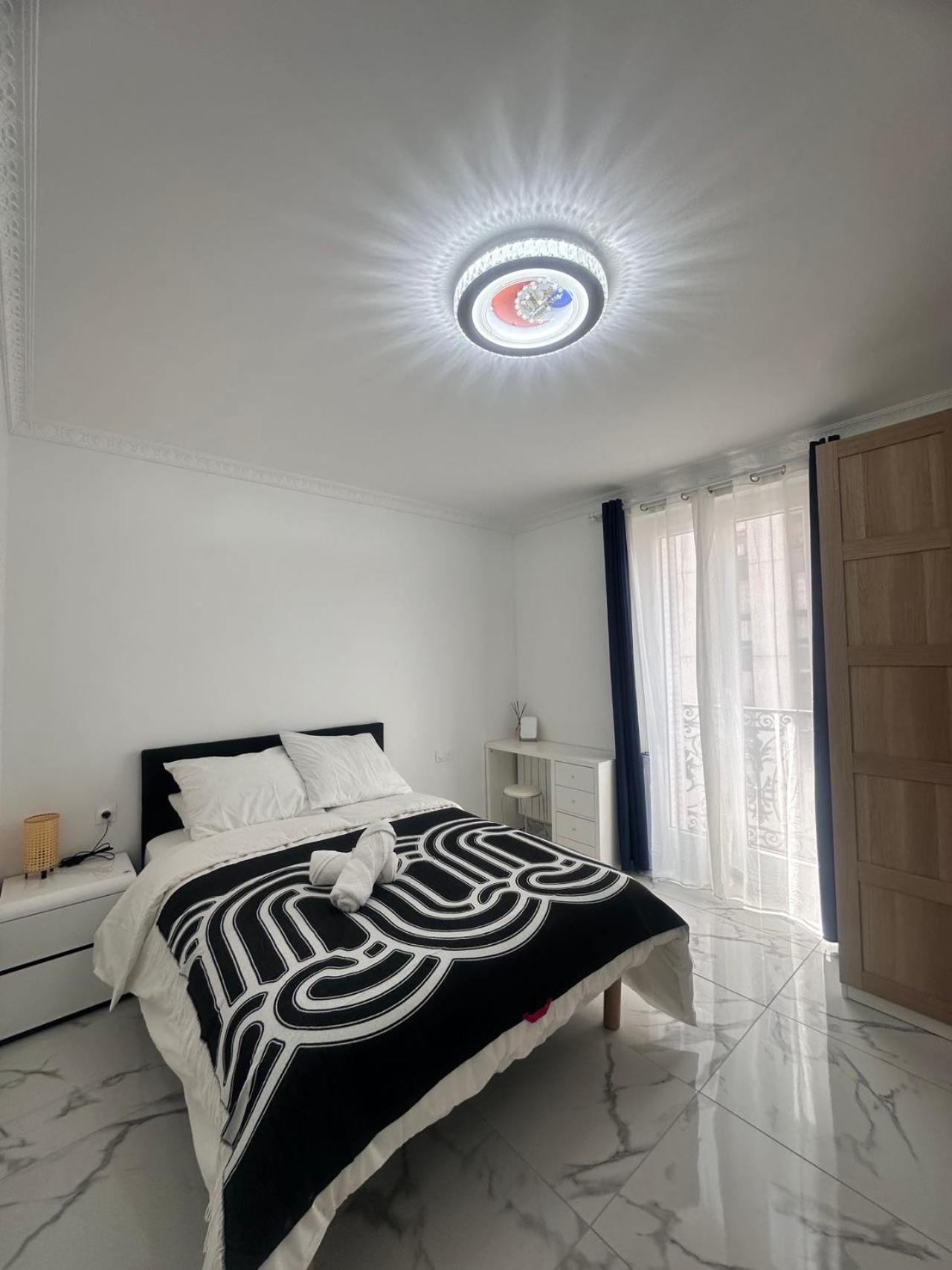 Superbe Appartement Renove Au Coeur De La Capitale París Exterior foto